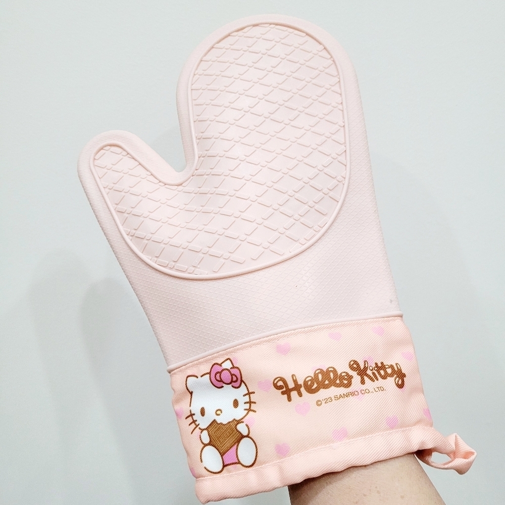 Brand New Sanrio Hello Kitty Silicone Oven Mitt Glove Pink